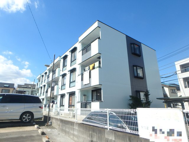 建物外観　コンビニまで3分・スーパーまで4分と生活便利♪