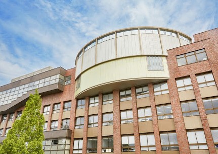大学・短大　私立目白大学新宿キャンパス（大学・短大）まで758m