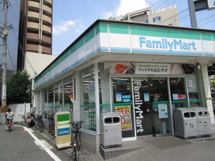 コンビニ　ファミリーマート天満駅前店（コンビニ）まで60m