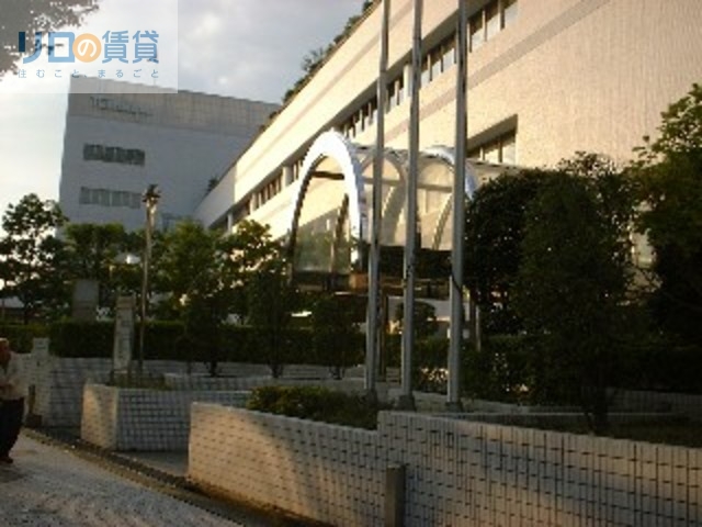 図書館　川西市立中央図書館（図書館）まで624m