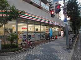 コンビニ　セブンイレブン 梅田スカイビル前店（コンビニ）まで307m