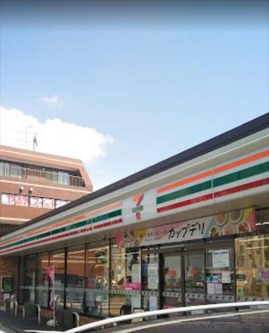 コンビニ　セブン－イレブン横浜港南台９丁目店（コンビニ）まで935m