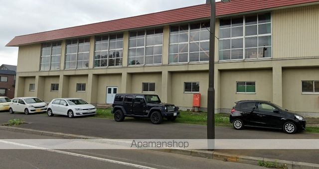 小学校　石狩花川小学校（小学校）まで653m