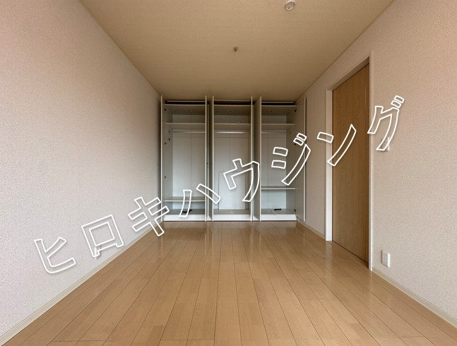 収納　洋室と洋室の間の収納は可動、レイアウト変更可