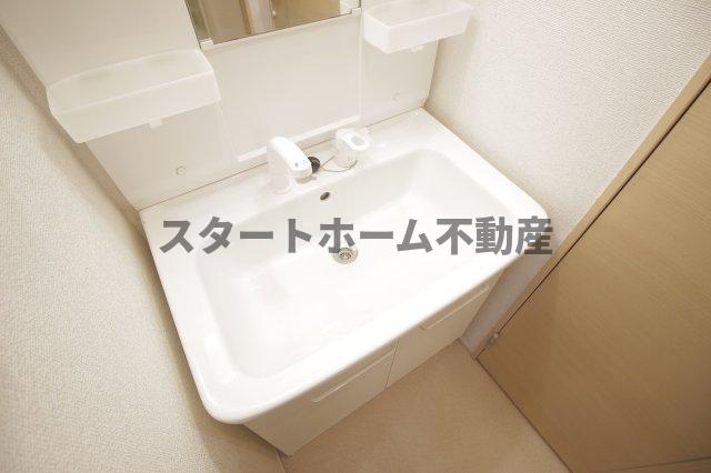 洗面設備　脱衣スペースもあります