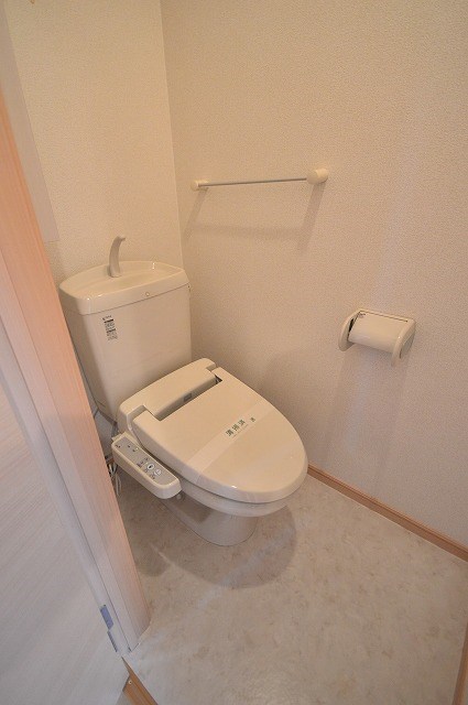 トイレ　あったかい暖房便座です。