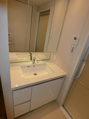 洗面設備　写真は同タイプ住居です。
