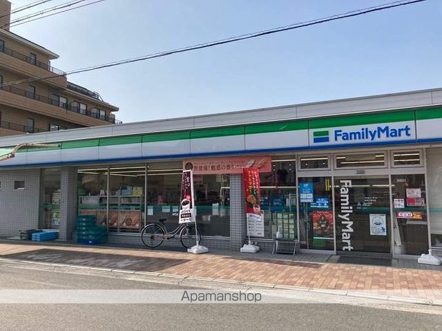 コンビニ　ファミリーマート（コンビニ）まで269m