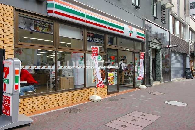 コンビニ　セブンイレブン神戸中山手通1丁目店（コンビニ）まで146m