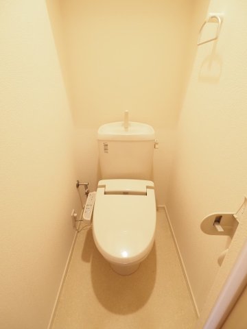 トイレ　ウォシュレット付きのトイレ（同タイプ別部屋参考写真です）