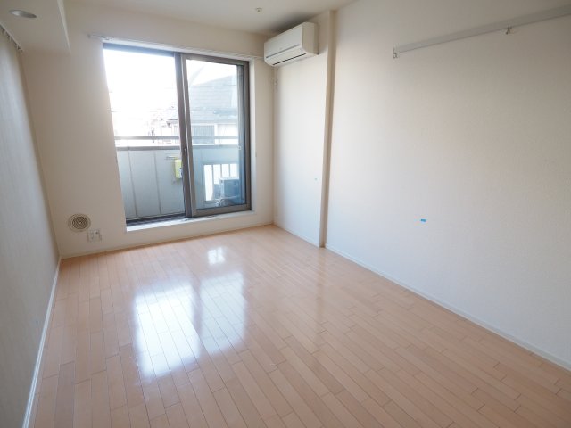 居室・リビング　明るく風通しの良い７帖のお部屋です（同タイプ別部屋参考写真で