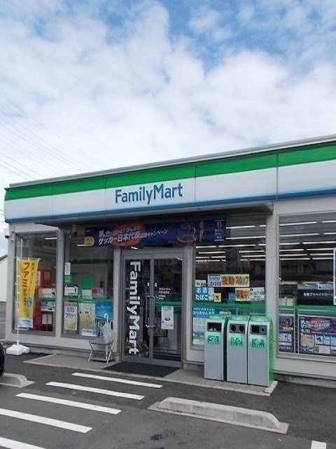 コンビニ　ファミリーマート入間木蓮寺店（コンビニ）まで933m