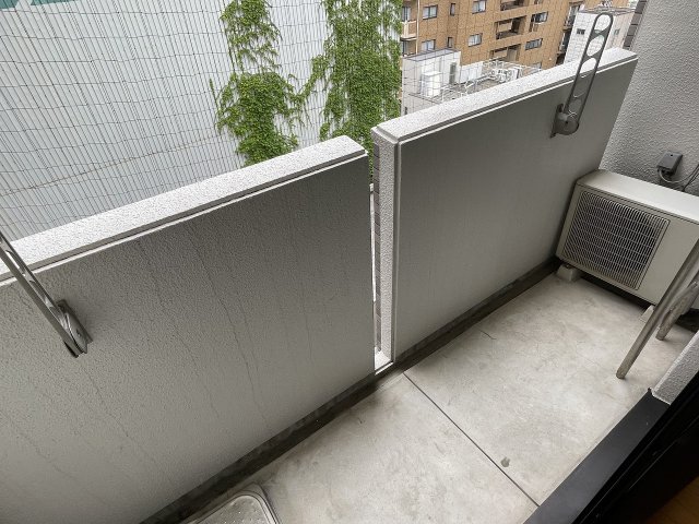 バルコニー　陽当たり良好なバルコニーです