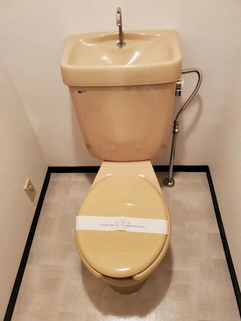 小田急江ノ島線 大和駅 徒歩10分 3階建 築38年のトイレ写真