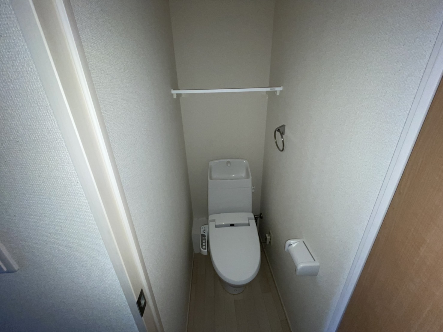 仙台市地下鉄南北線 愛宕橋駅 徒歩2分 4階建 築8年のトイレ写真
