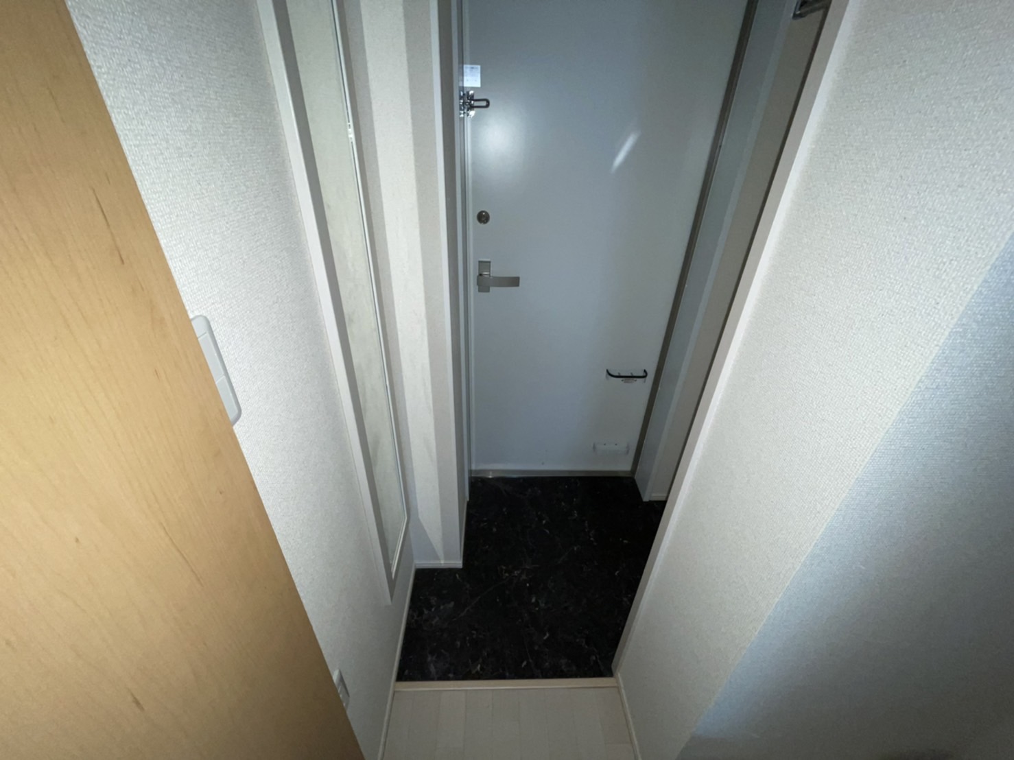 仙台市地下鉄南北線 愛宕橋駅 徒歩2分 4階建 築8年の玄関写真