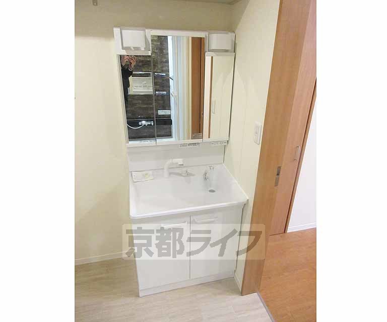 洗面設備　大きな洗面台！
