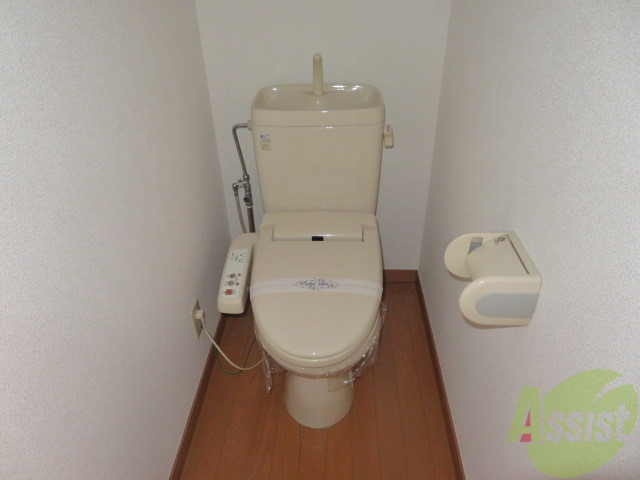 トイレ　各機能付きのお手洗いです。スペースも広いです。