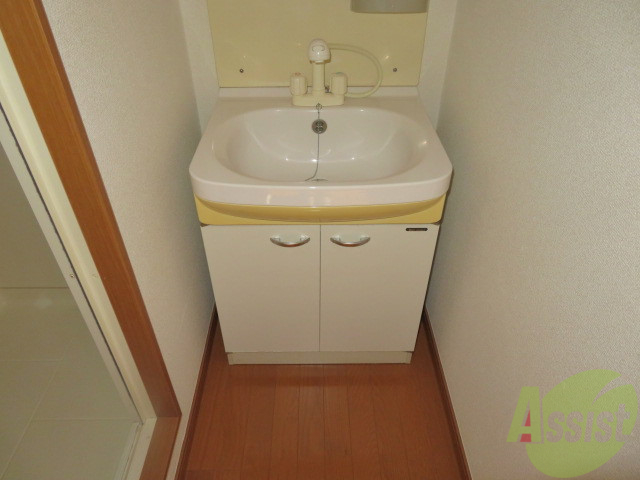 洗面設備　洗面所が独立しているので準備も楽々ですね。