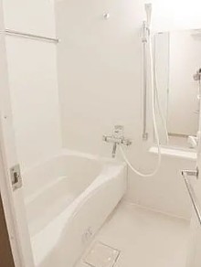 バス・シャワールーム　※リノベ前　写真は同タイプ住居です。