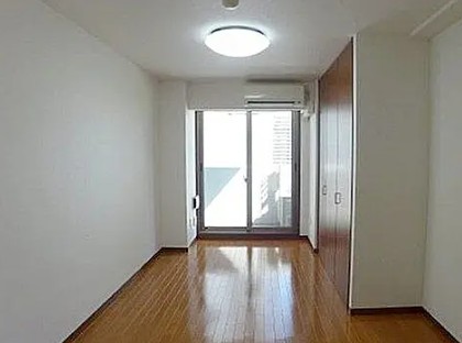 居室・リビング　※リノベ前　写真は同タイプ住居です。