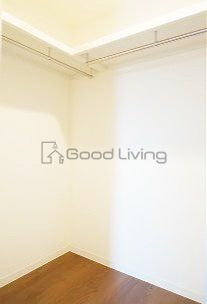 収納　ウォークインクローゼットで大きな荷物もひとまとめにできます♪