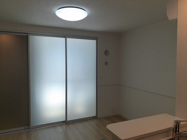 ファヴールわらびの居間写真