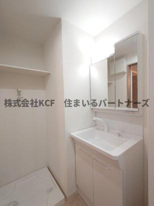 洗面設備　ゆったりとスペースのある洗面所