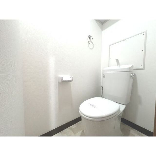 ＪＲおおさか東線 ＪＲ淡路駅 徒歩12分 6階建 築45年のトイレ写真
