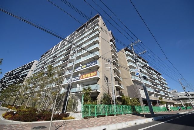 建物外観　2021年3月完成　先行申込はタウンハウジングまで