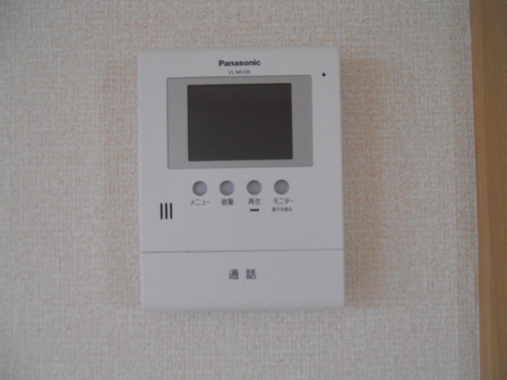 セキュリティ　玄関はモニターホン付き。顔が確認できて嬉しいですよね