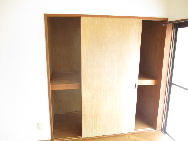その他設備　洋室の物入