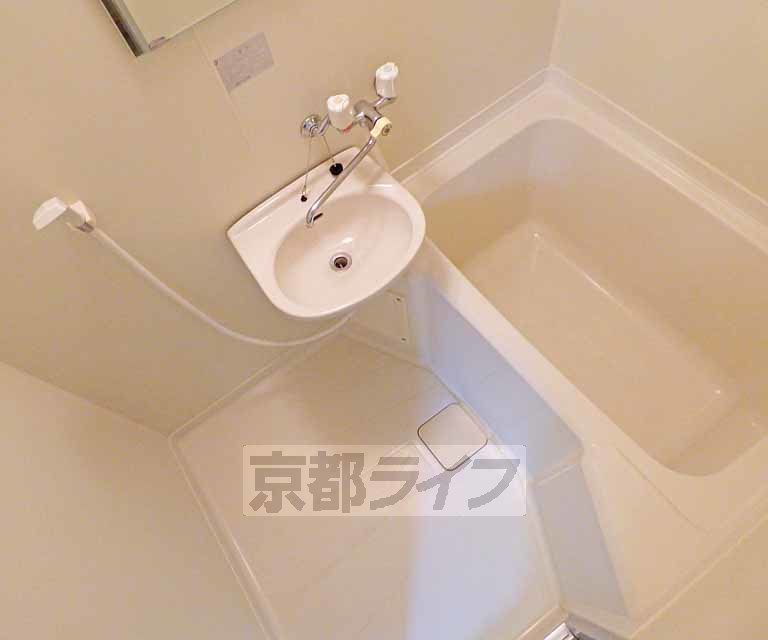 バス・シャワールーム　きれいな浴室です。