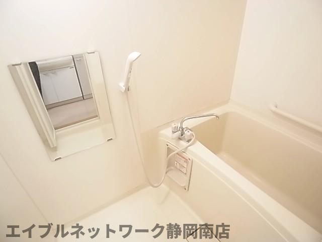 バス・シャワールーム　ゆったり過ごせるお風呂です