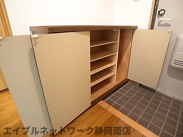 玄関　落ち着いた玄関です