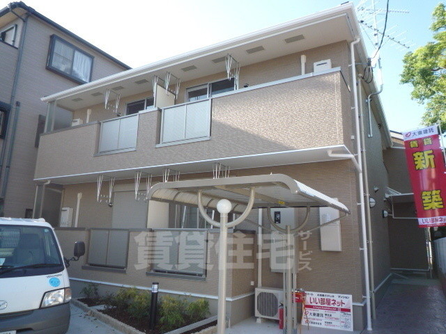 堺市西区浜寺船尾町西のアパートの建物外観