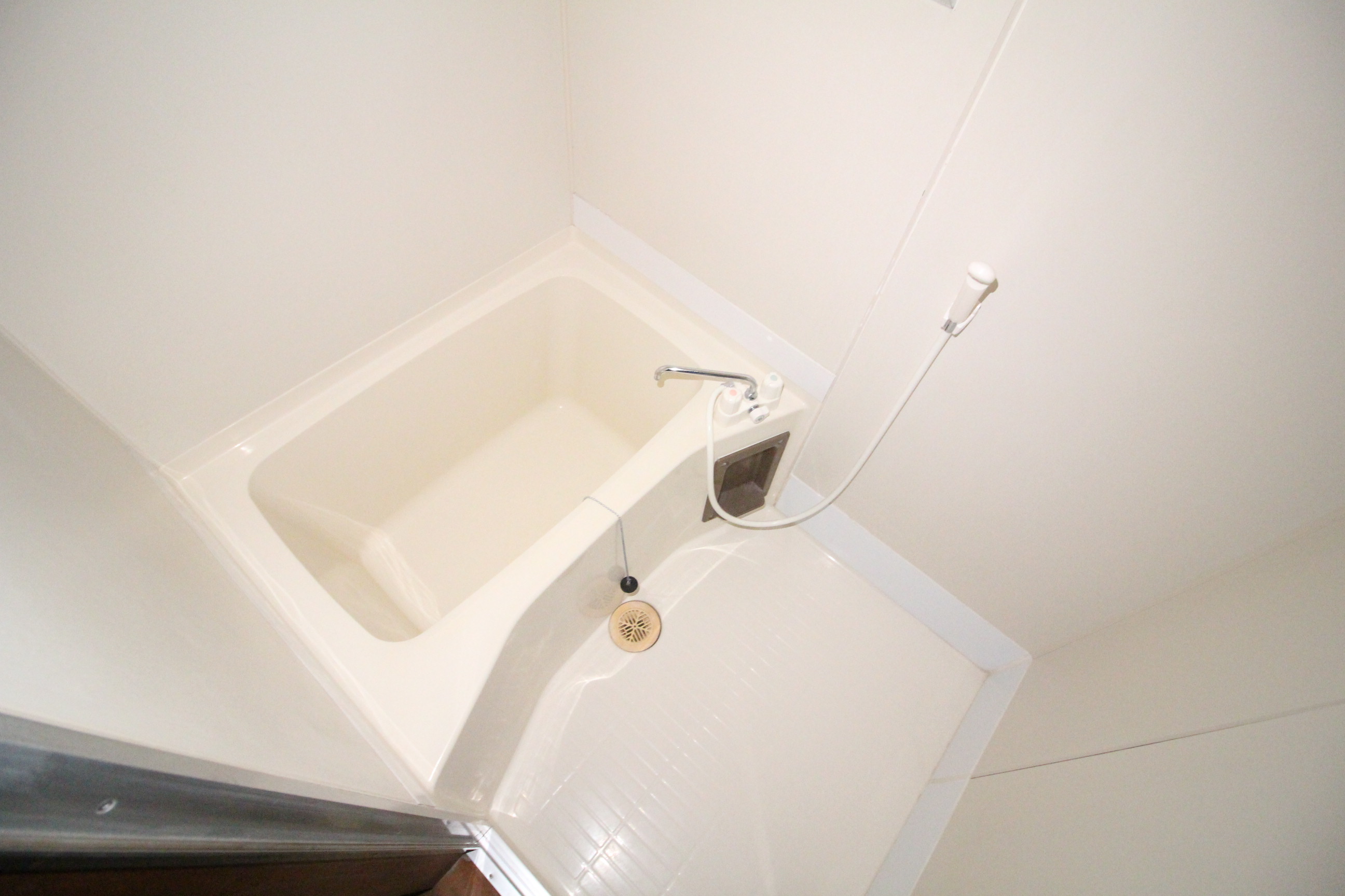 バス・シャワールーム　窓付きお風呂です！