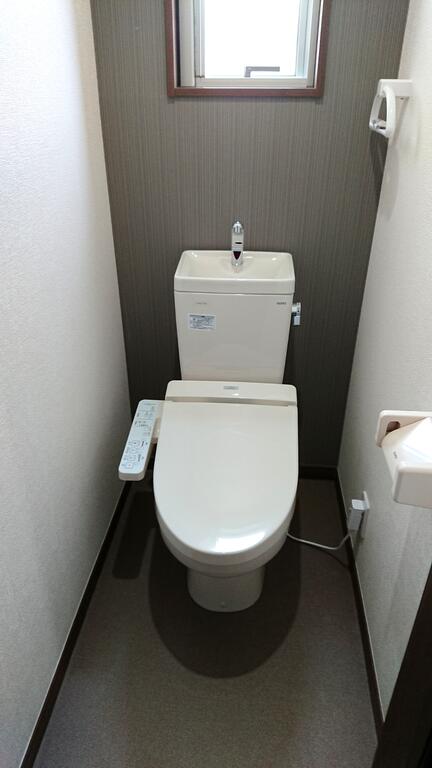 トイレ　温水洗浄便座です。