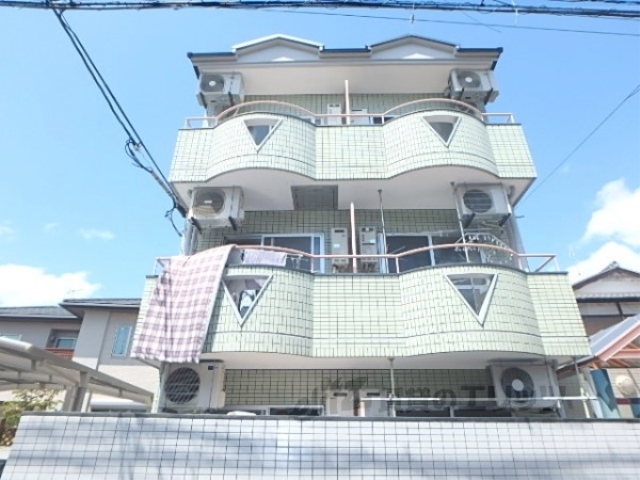 京都市山科区大宅辻脇町のマンションの建物外観