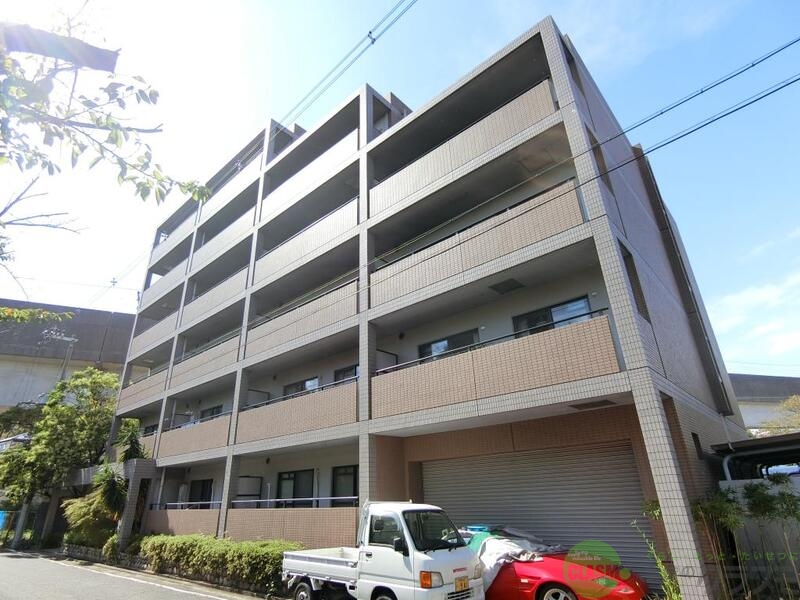 茨木市美沢町のマンションの建物外観