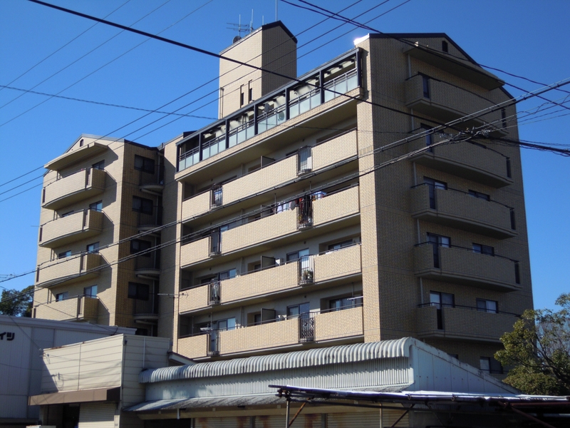 姫路市東辻井のマンションの建物外観