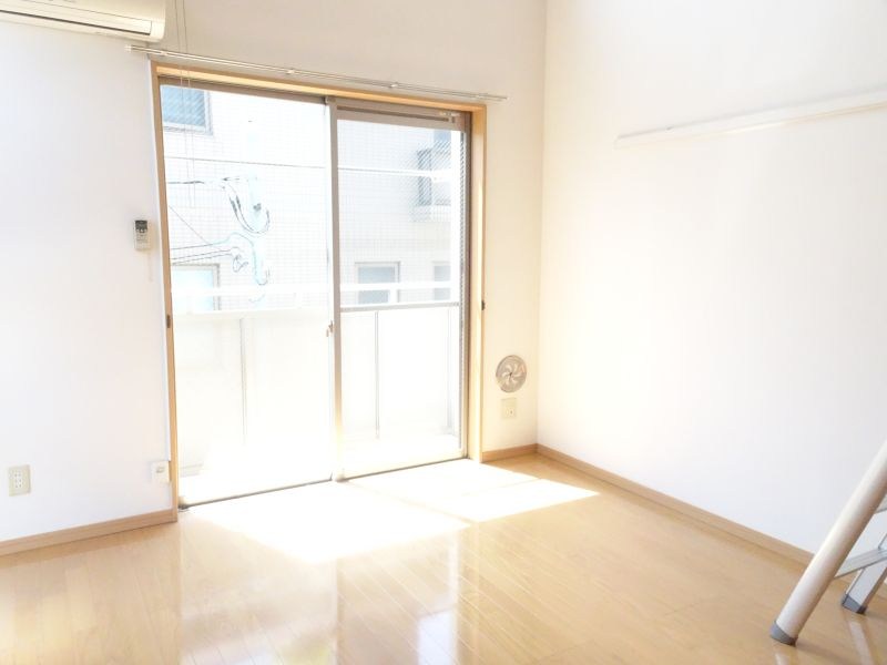 居室・リビング　人気の角部屋（他室参照）