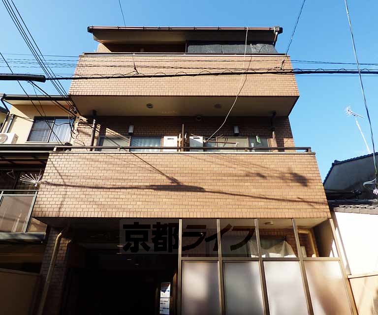京都市上京区主税町のマンションの建物外観