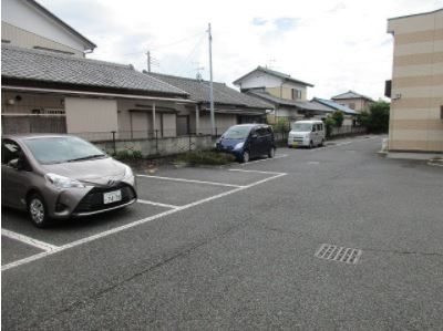 【本庄市栄のアパートの駐車場】