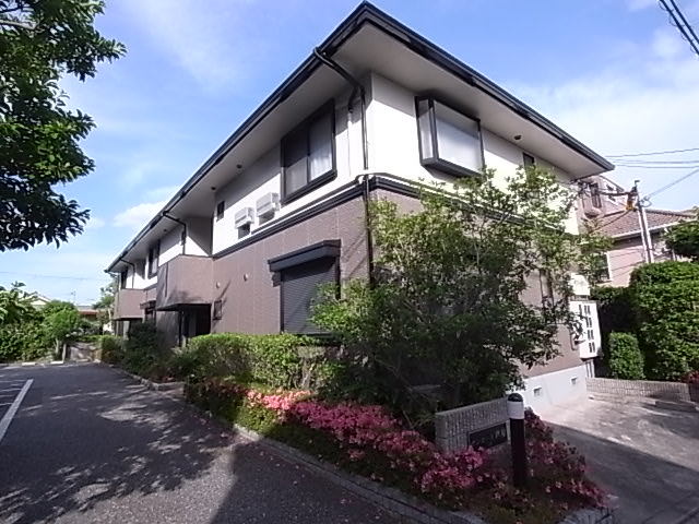 芦屋市西山町のアパートの建物外観