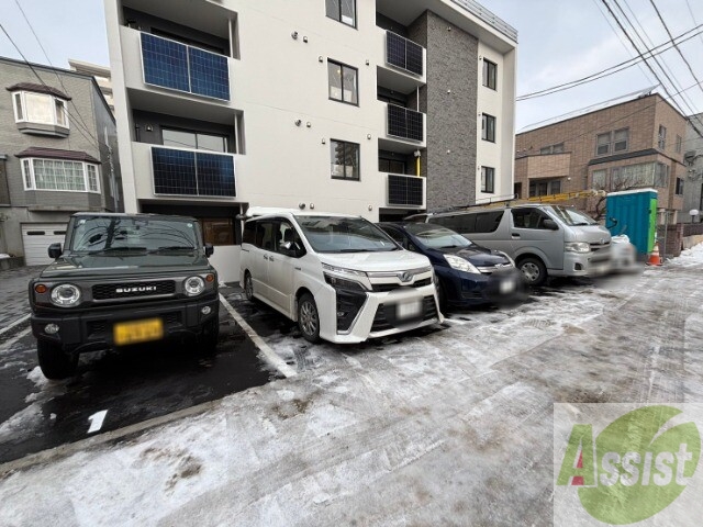 【エフュート南円山の駐車場】