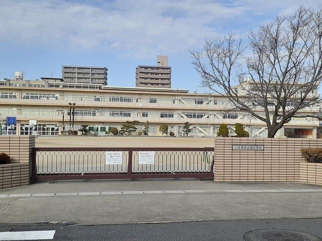 【一宮市三条のアパートの小学校】