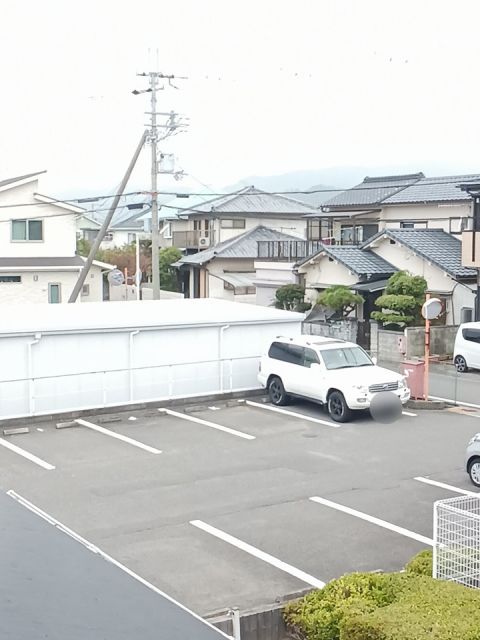 【岩出市南大池のアパートの駐車場】