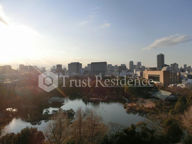 【江東区清澄のマンションの公園】