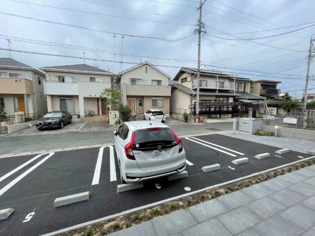 【Ｄ－ｓｑｕａｒｅ東橋良町の駐車場】